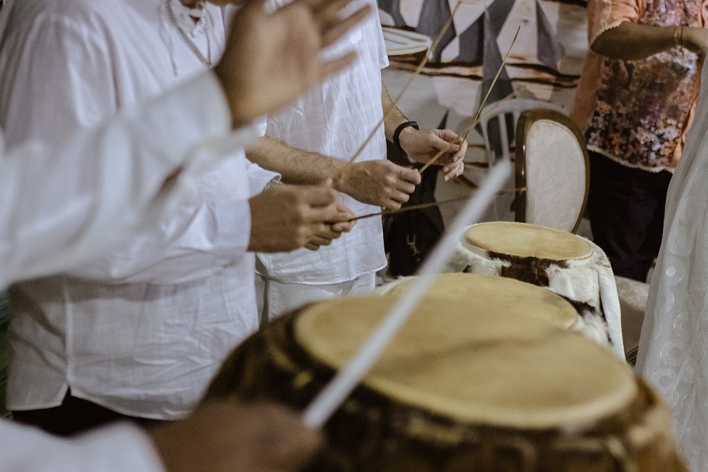 Ilê Axé Oyá Bagan oferece oficinas gratuitas de percussão