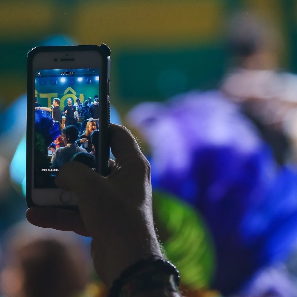 Bloco Eduardo e Mônica faz live para arrecadar insumos para doação