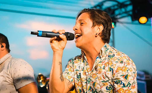 Allan Massay faz live no Dia dos Namorados