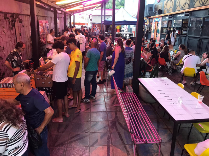 4ª Edição da Tropicália! Feira de Discos traz Arthur Joly e Paula Carvalho ao Infinu