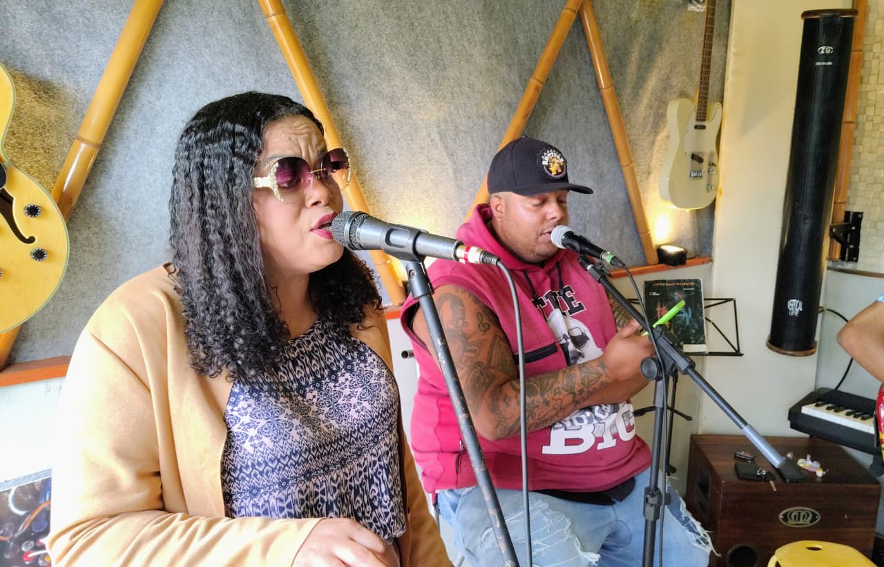 Dona Gi funde Rap e Rock em EP-Manifesto “Negritude Dona Gi”