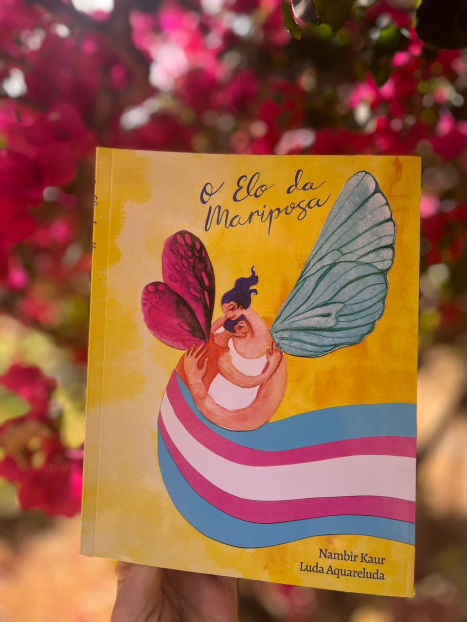 Em meio a alta na violência transfóbica, livro “O Elo da Mariposa” surge como ferramenta para o acolhimento familiar