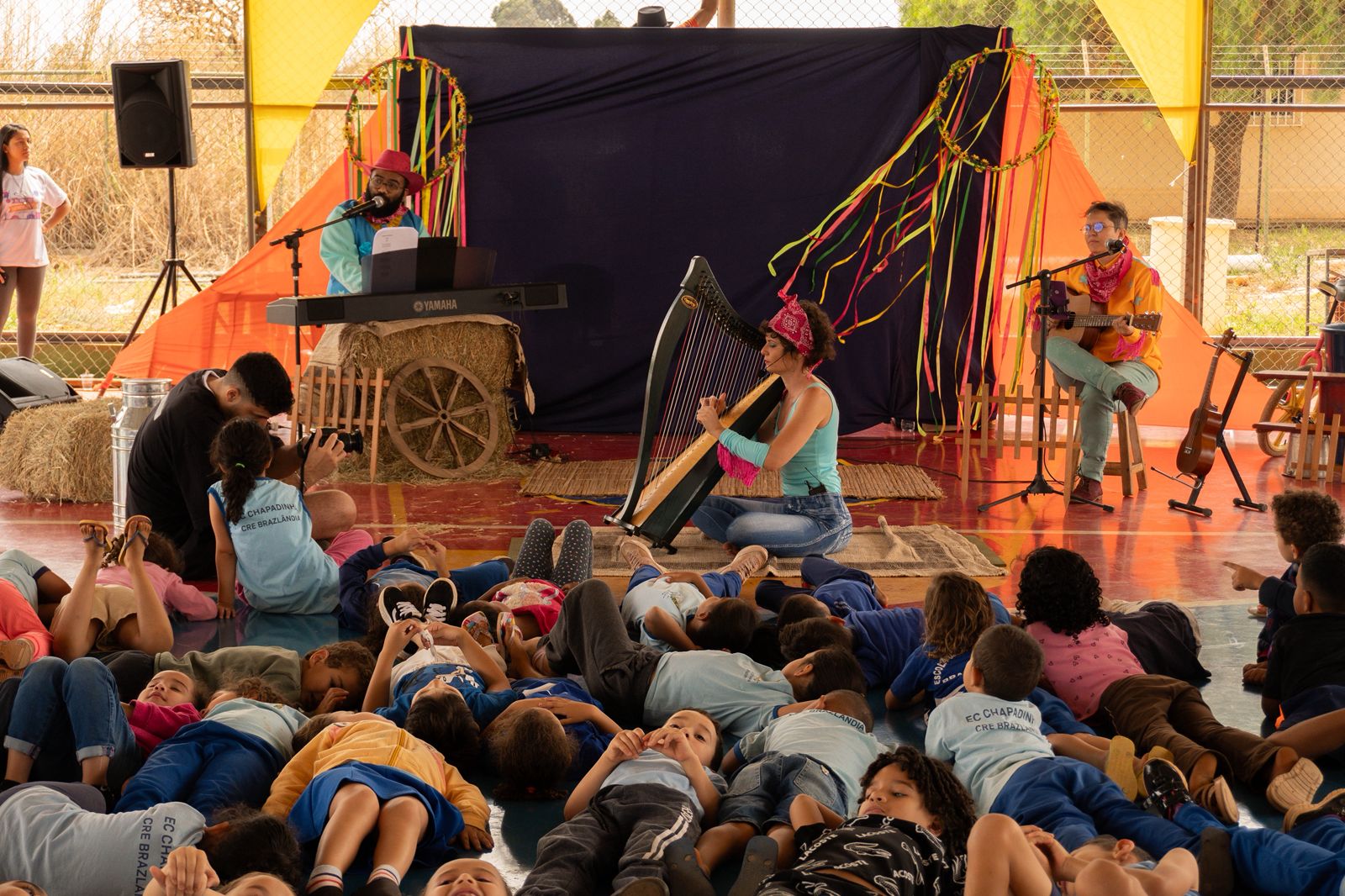 Roça Cri-criativa realiza espetáculo gratuito para a primeira infância no DF, neste Dia das Crianças