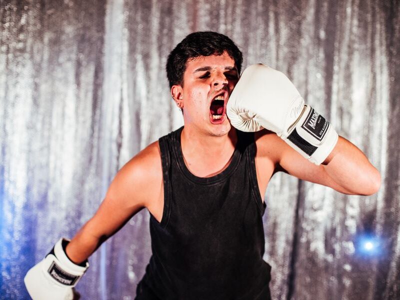 Homens que nunca conheci: reflexão tragicômica sobre a masculinidade em cena