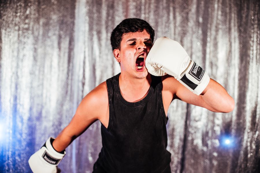 Homens que nunca conheci: reflexão tragicômica sobre a masculinidade em cena